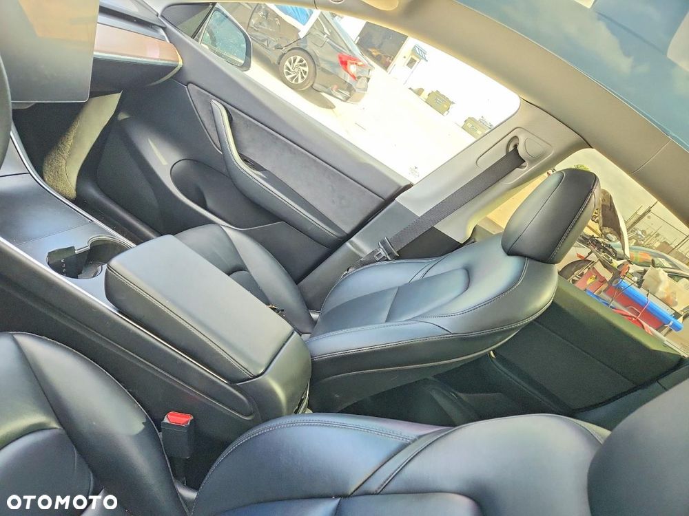 Tesla Model Y Premium Long Range Dual Motor AWD - 8