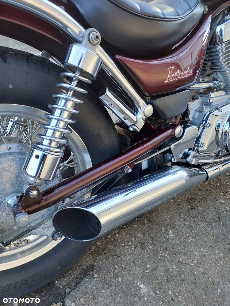 Suzuki Intruder - 13