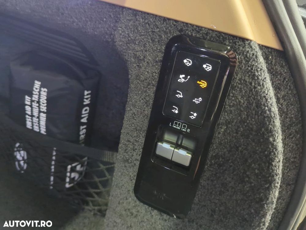 Land Rover Range Rover 4.4 V8 P530 LWB SV - 11