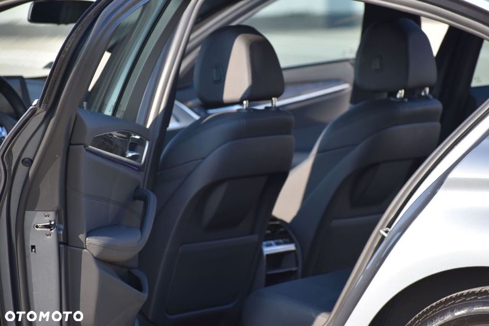 BMW Seria 5 530i xDrive Sport Line - 28