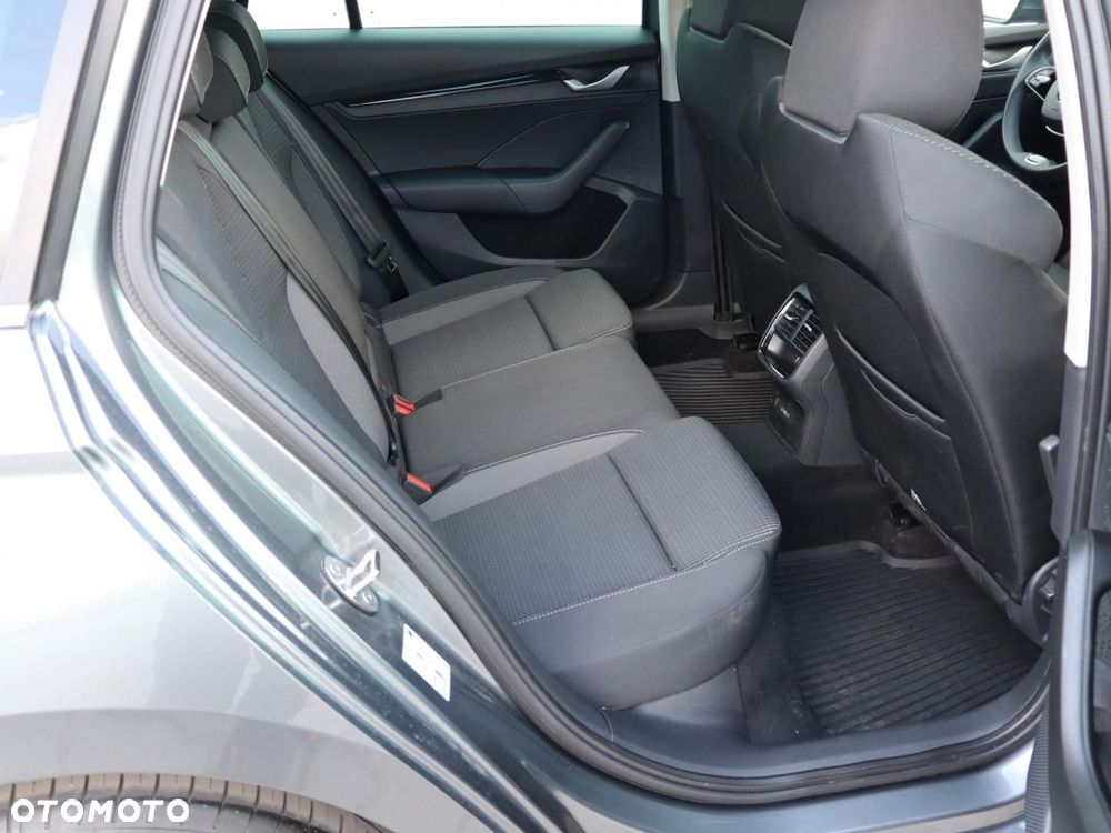 Skoda Octavia 1.5 TSI Selection - 8