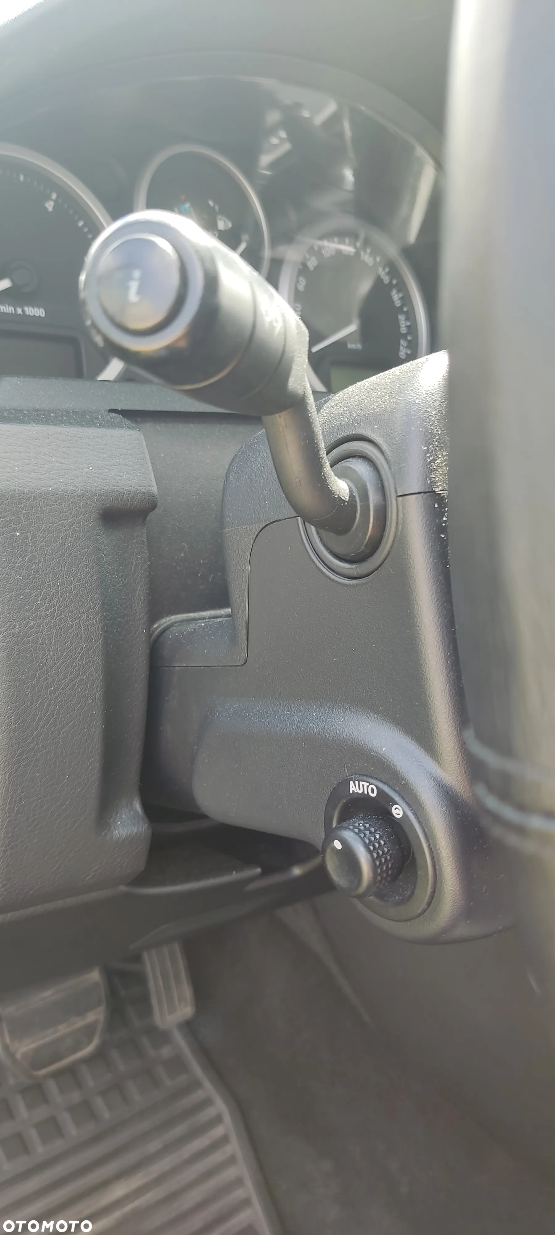 Land Rover Discovery IV 2.7D V6 HSE - 27