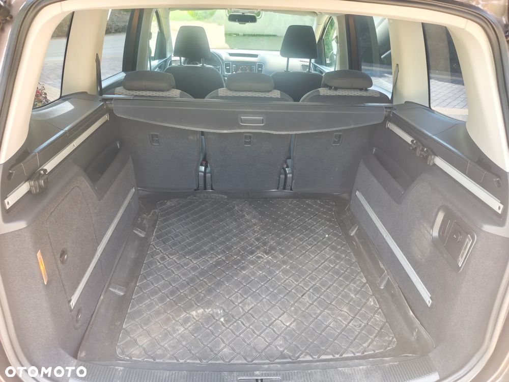 Volkswagen Sharan 2.0 TDI Comfortline DSG - 21
