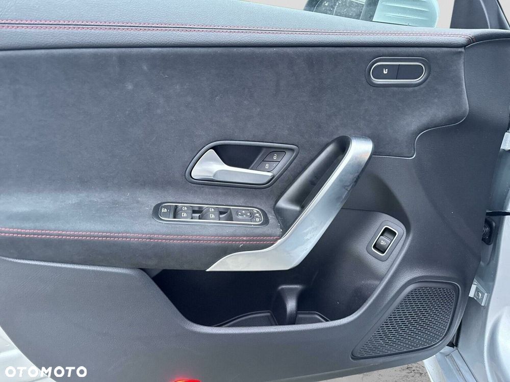 Mercedes-Benz CLA - 16