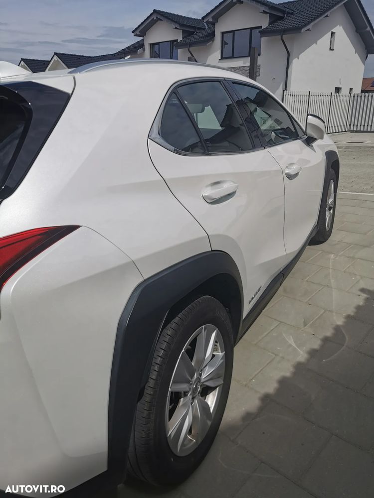 Lexus UX 250h FWD Executive - 15