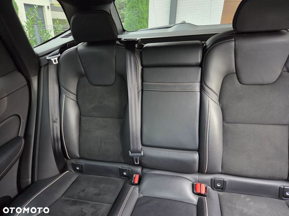 Volvo XC 60 T6 AWD R-Design - 9