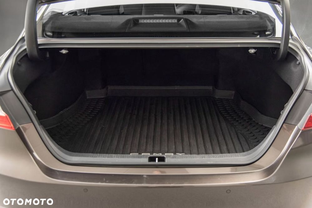 Toyota Camry 2.5 Hybrid Executive CVT - 7