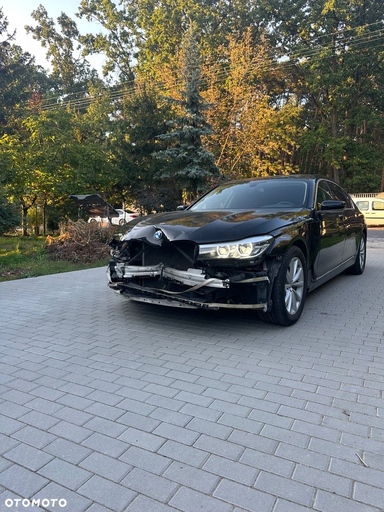 BMW Seria 7 740Li - 1