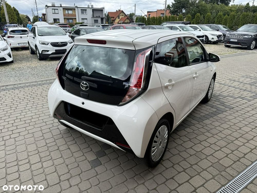 Toyota Aygo x-play touch - 7