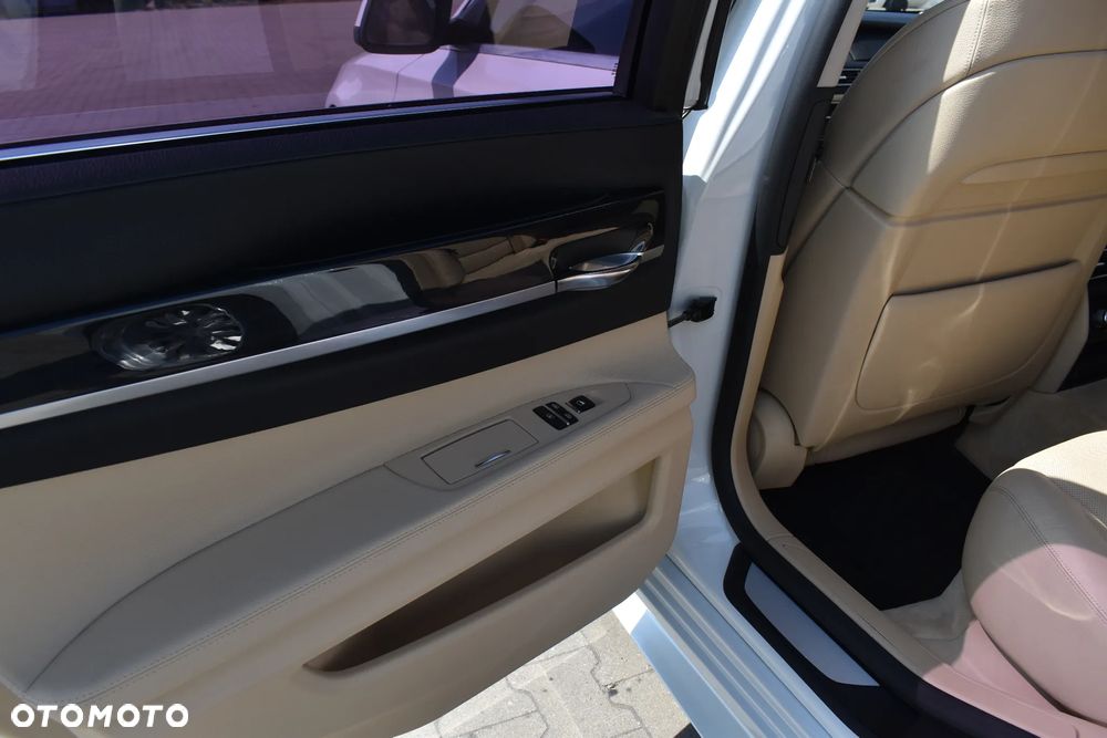 BMW i7 - 20