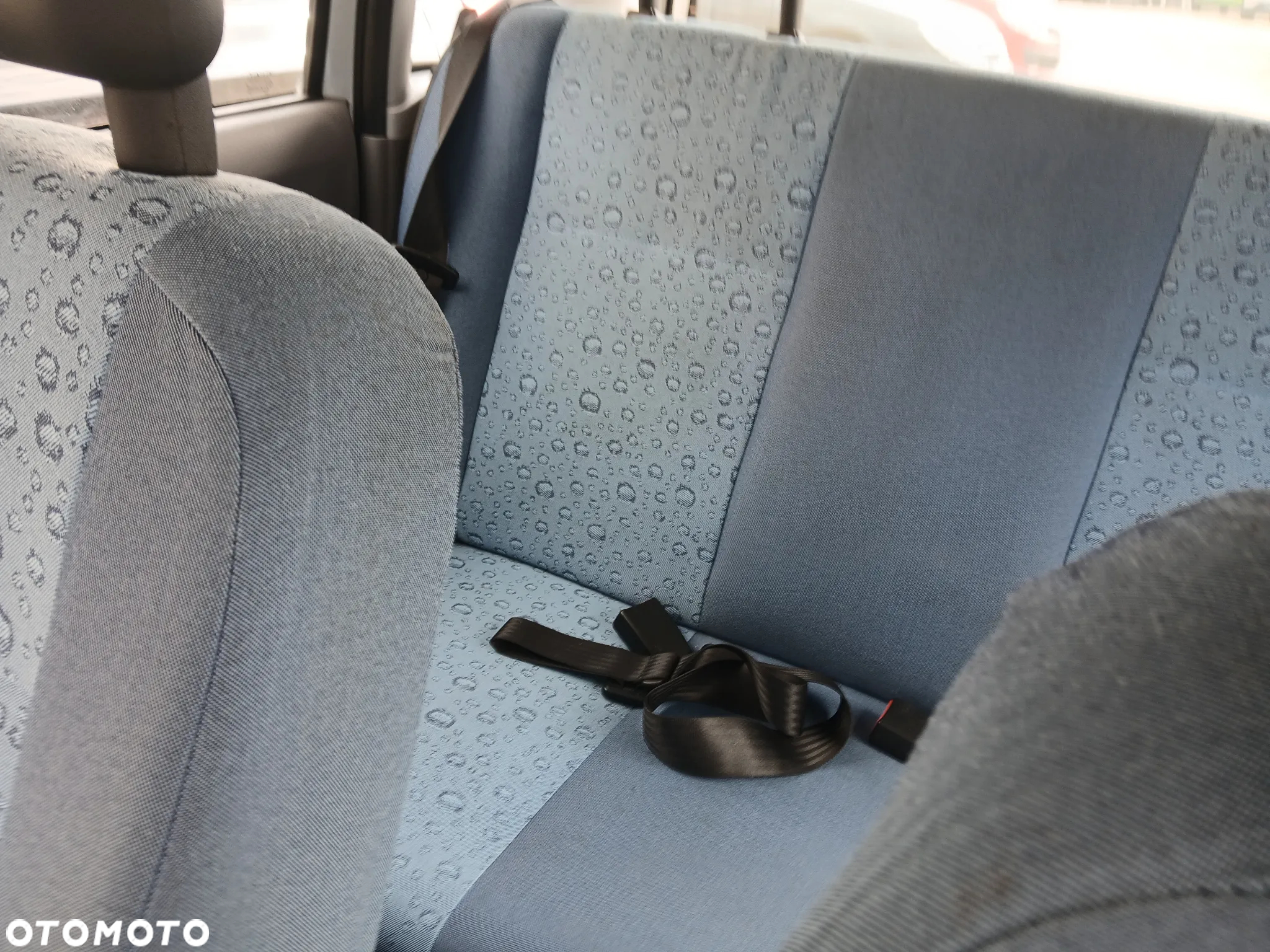 fiat panda II fotel fotele kanapa deska kokpit podsufitka boczek boczki klamka podłokietnik licznik - 5