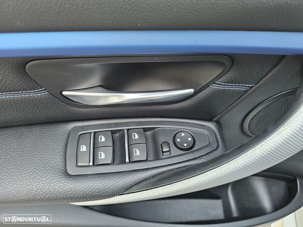 BMW 320 i Touring Pack Desportivo M - 15