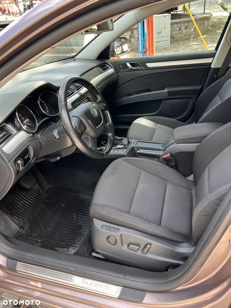 Skoda Superb 2.0 TDI Active DSG - 6
