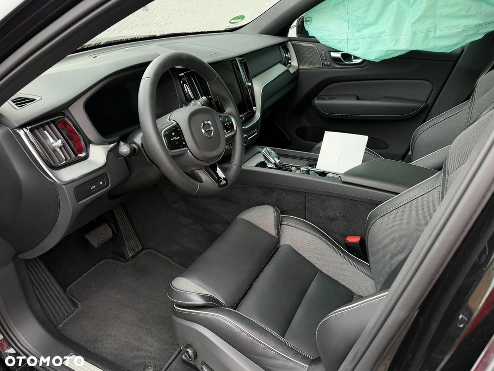 Volvo XC 60 T8 AWD Ultra Black Edition - 4