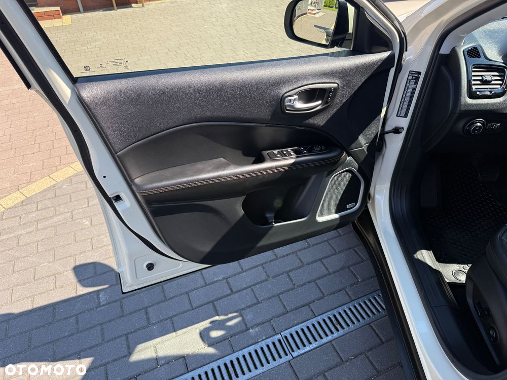 Jeep Compass - 25
