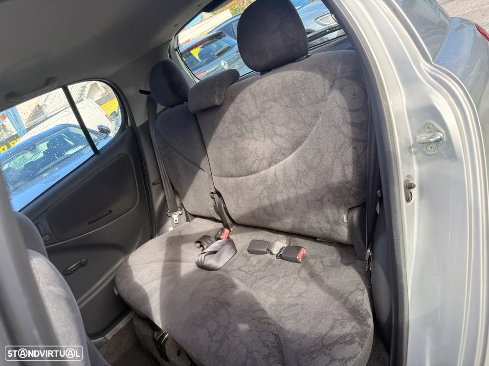 Toyota Yaris 1.4 D-4D Sol ABS - 9