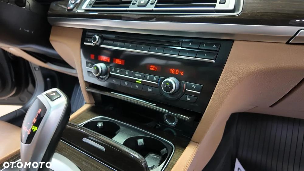 BMW Seria 7 730d xDrive - 38