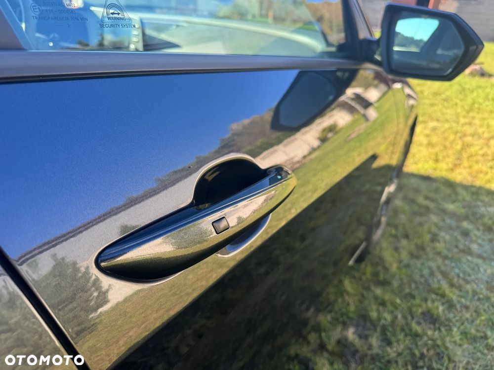 Hyundai Elantra 1.6 Style Premiere - 3