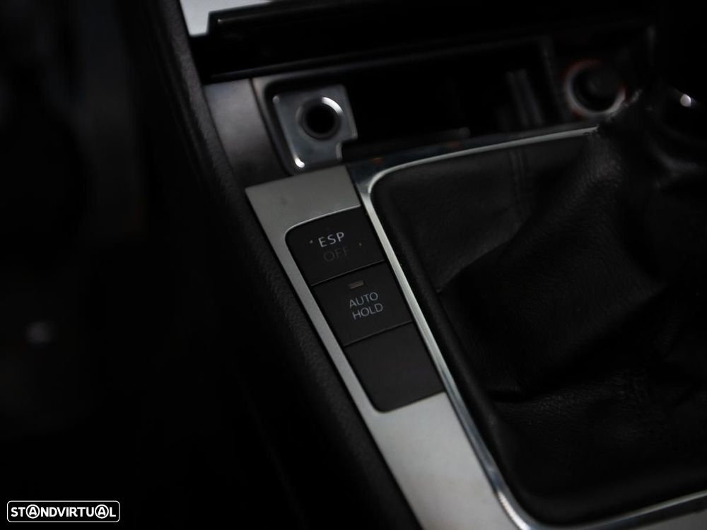 VW Passat Variant - 16