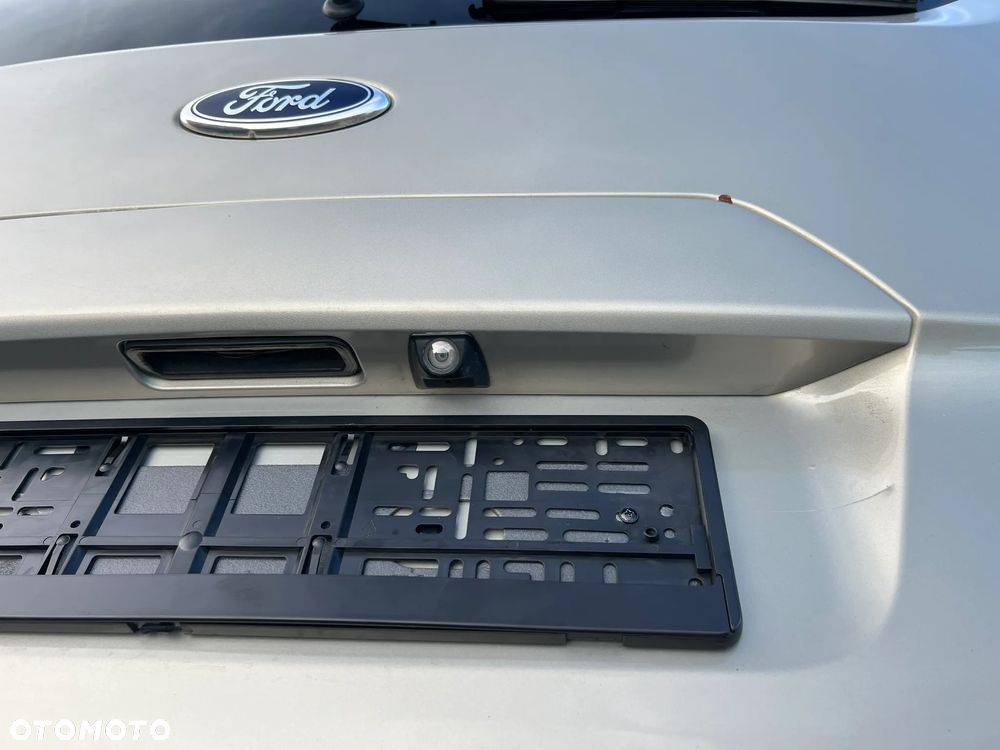 Ford Tourneo Connect - 12