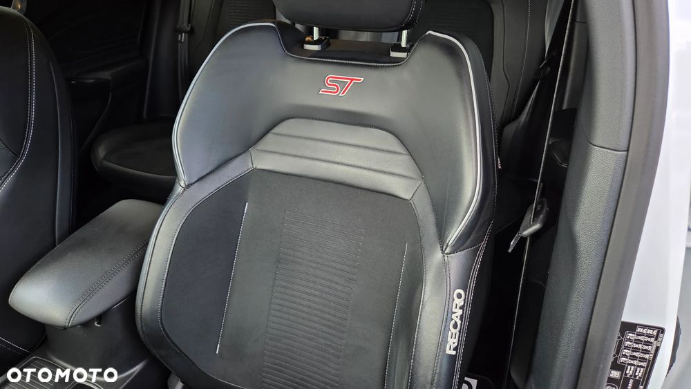 Ford Focus - 13