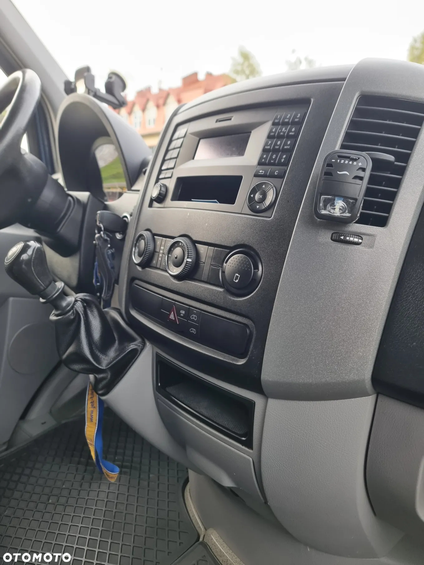 Mercedes-Benz Sprinter - 16
