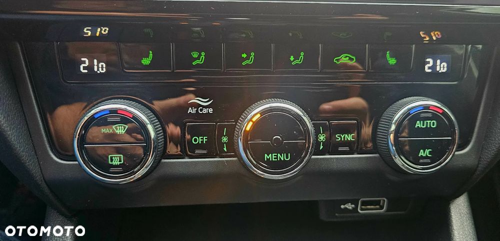 Skoda Octavia Combi 2.0 TDI DSG Edition - 17