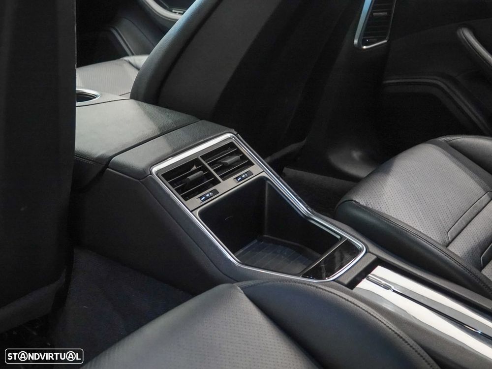 Porsche Panamera 4 E-Hybrid - 35
