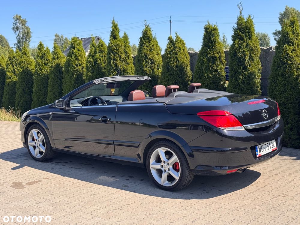 Opel Astra 1.6 Turbo Cosmo - 12