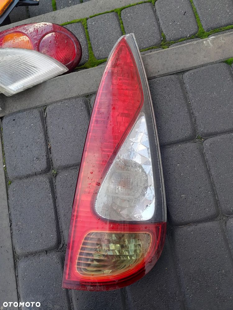 Toyota Yaris Verso lampa tylna prawa !! WYSYŁKA !! - 1