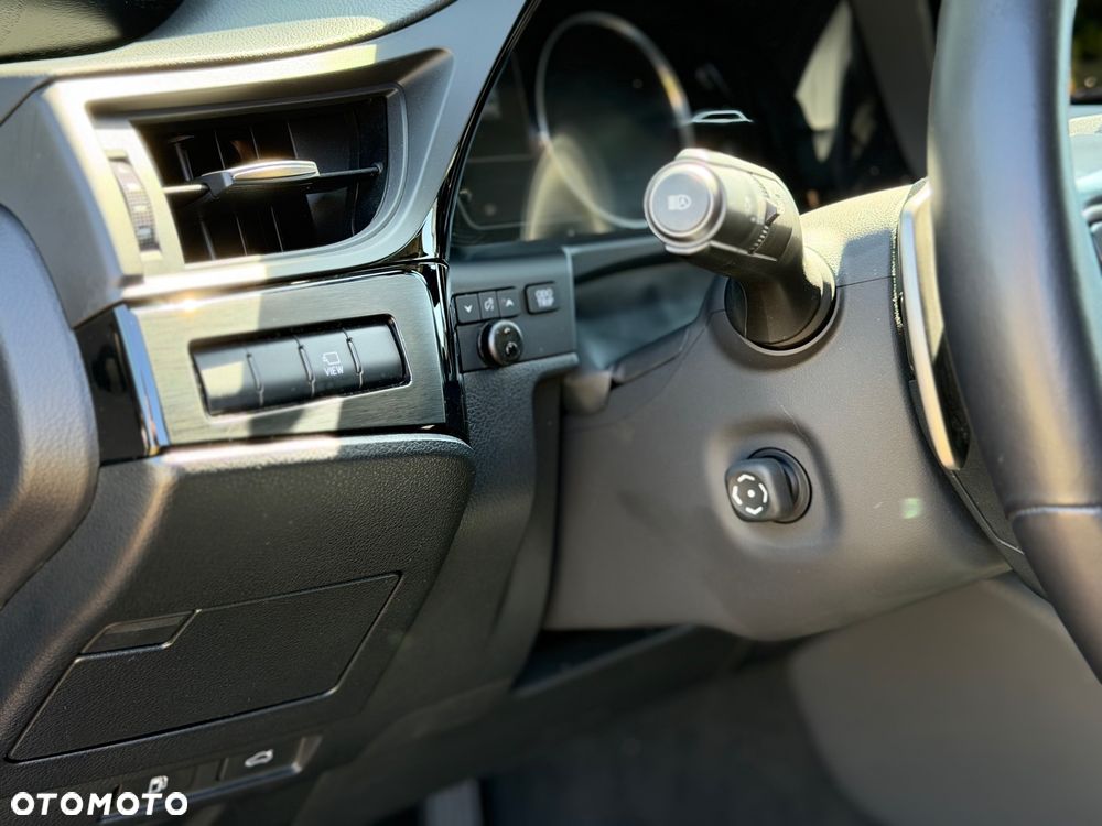 Lexus ES 300h Prestige - 24