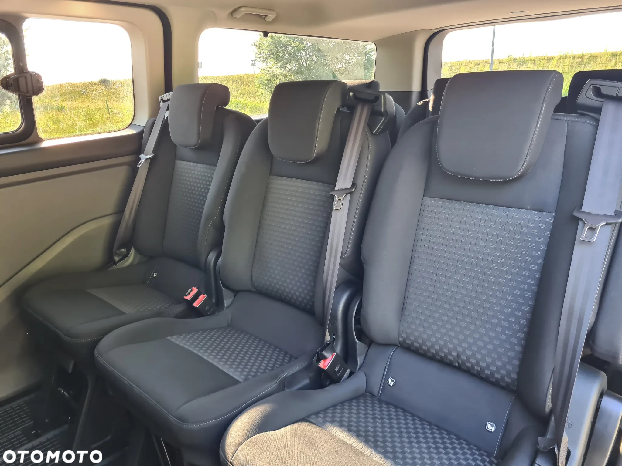 Ford Tourneo Custom - 11