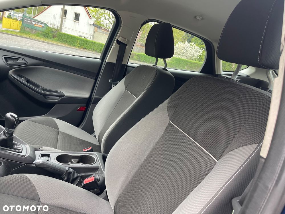 Ford Focus 1.6 Ambiente - 9