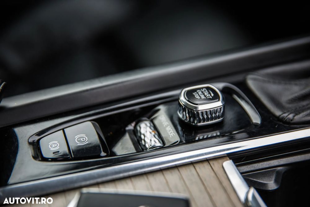 Volvo XC 60 D4 Geartronic Momentum - 32