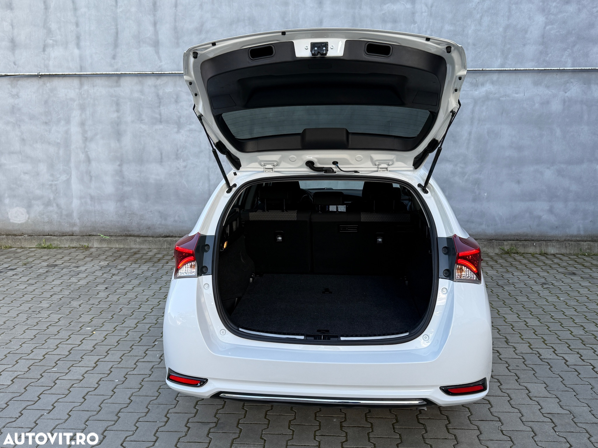 Toyota Auris 1.8 VVT-i Hybrid Automatik Comfort - 24