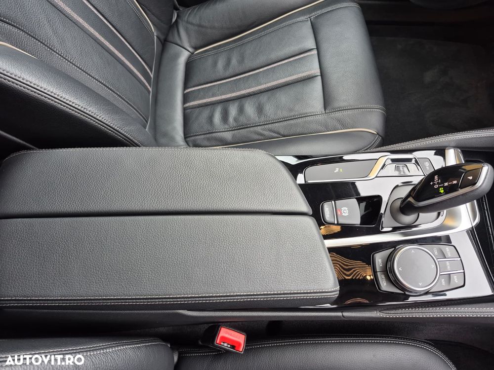 BMW Seria 5 520i Aut. Luxury Line - 27