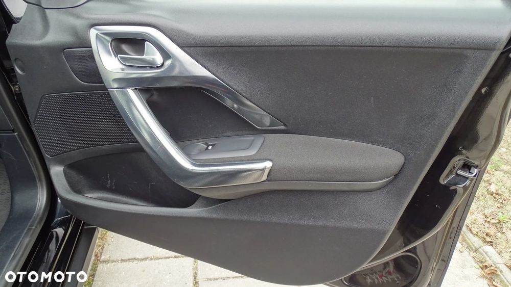 Peugeot 2008 1.2 Pure Tech Allure S&S - 24