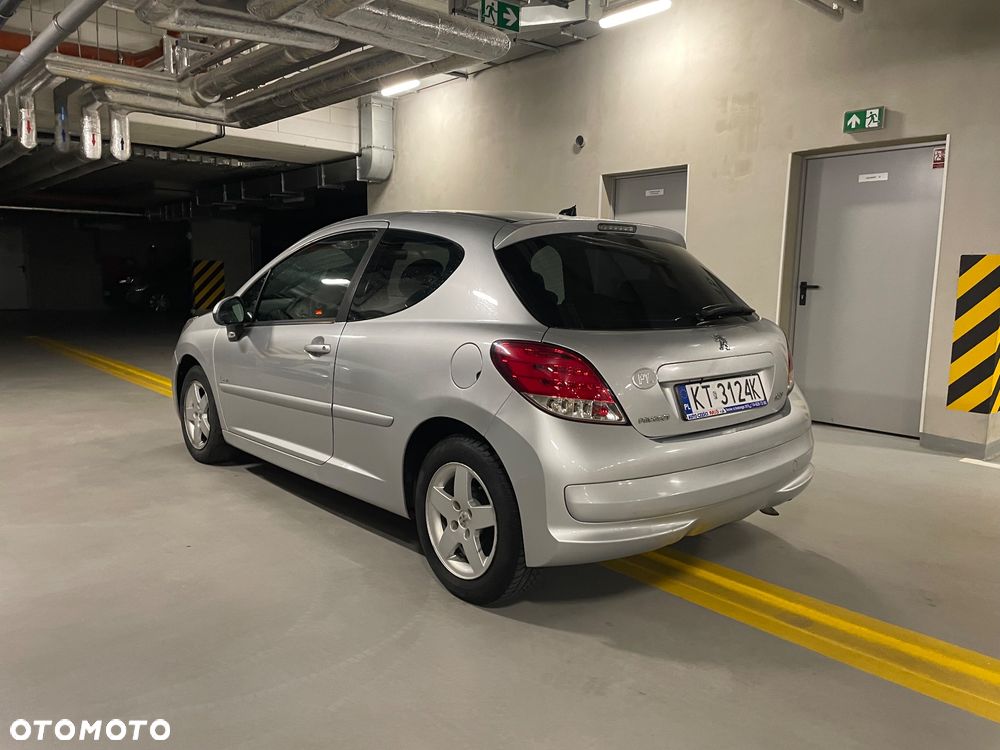 Peugeot 207 1.4 16V Trendy - 3