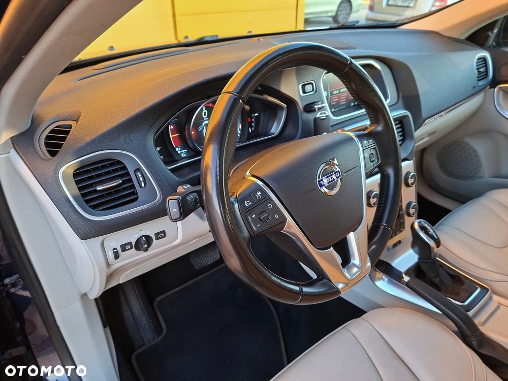 Volvo V40 Cross Country D3 Geartronic Ocean Race - 19