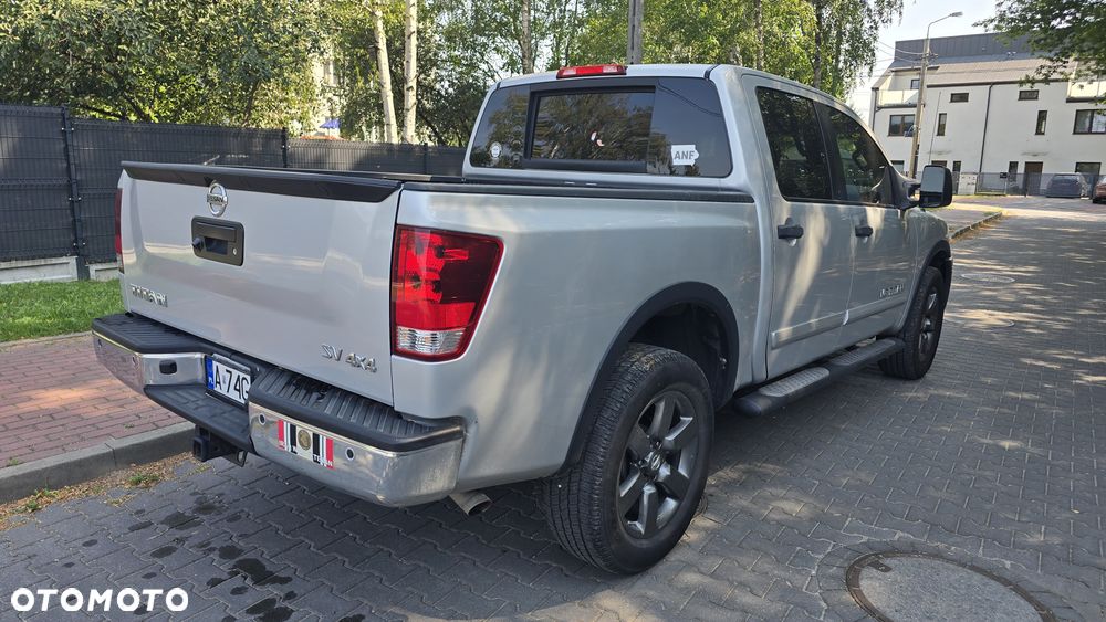 Nissan Titan 5.6 V8 LE Crew Cab - 10