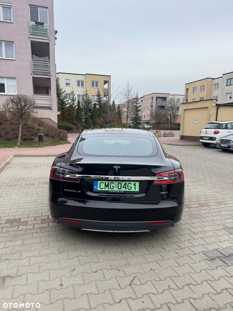 Tesla Model S - 4