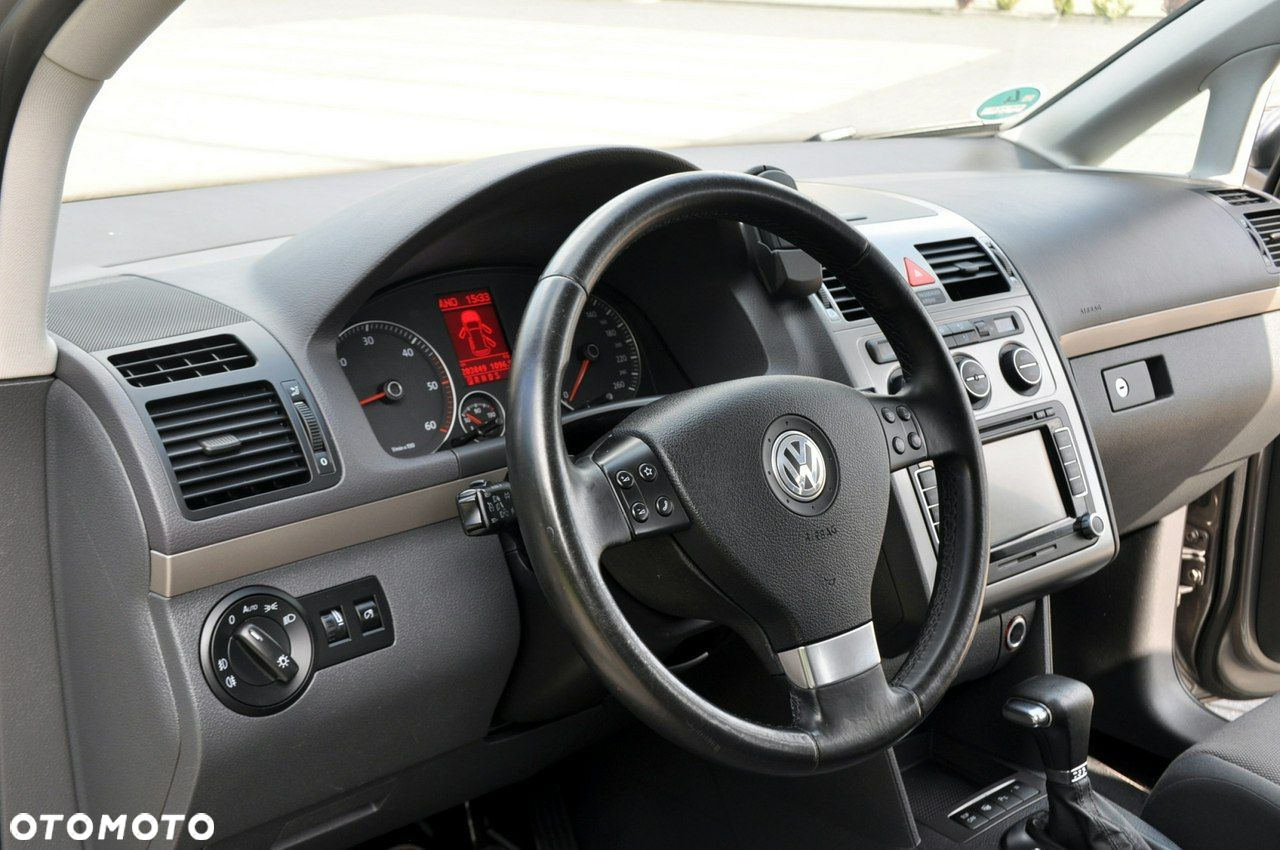Volkswagen Touran - 24