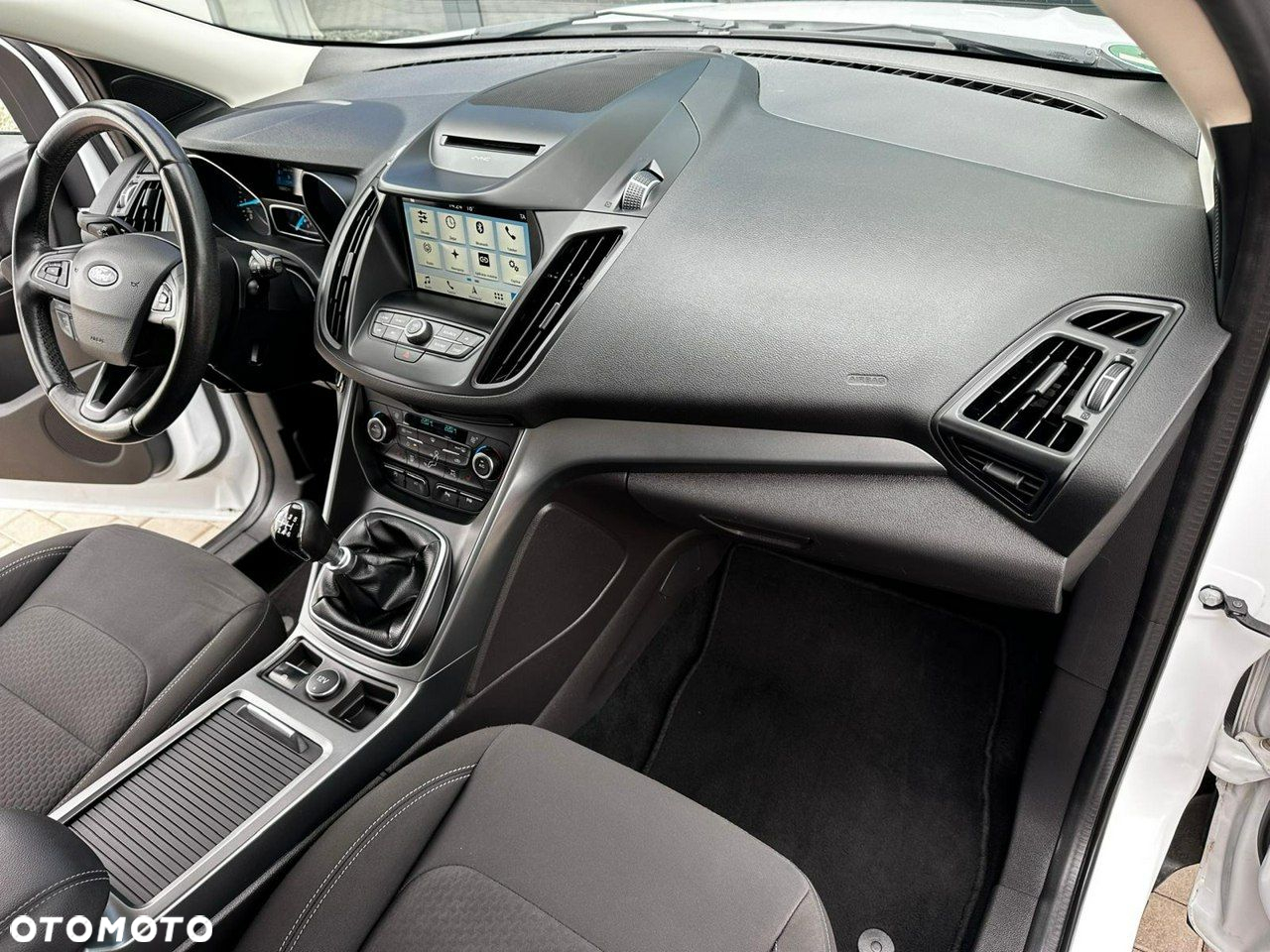 Ford Kuga 1.5 EcoBoost 2x4 Titanium - 16