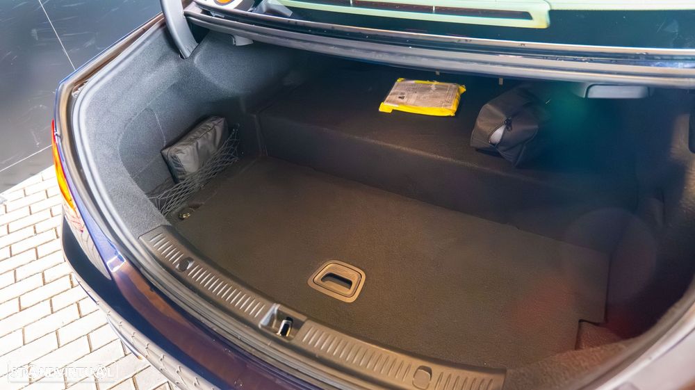 Mercedes-Benz E 300 e Exclusive Line - 31