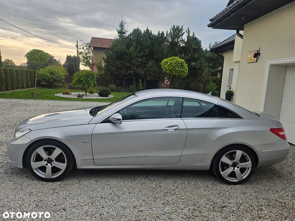 Mercedes-Benz E-Class 2010 photo 3