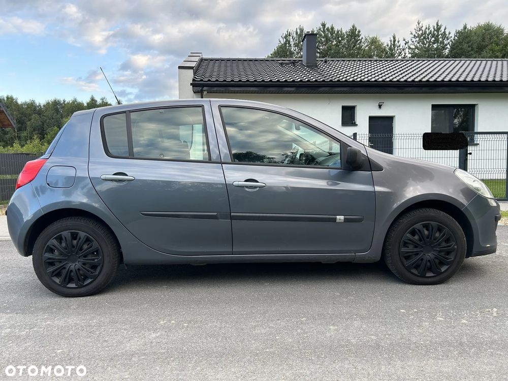Renault Clio 1.2 16V Alize - 9