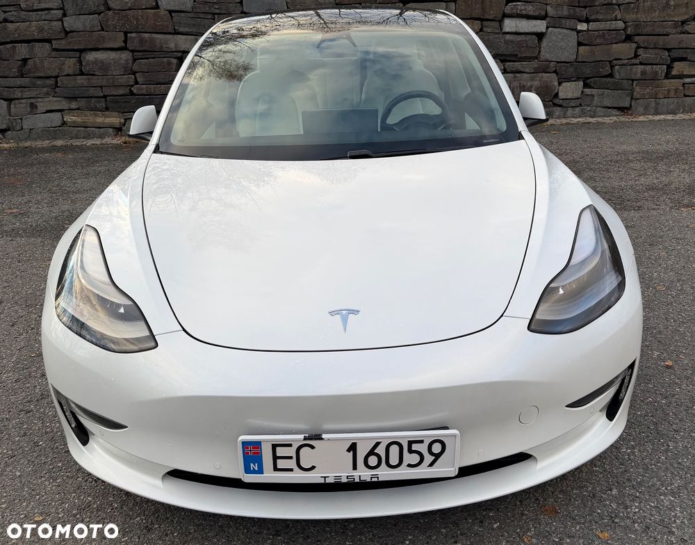 Tesla Model 3 - 3