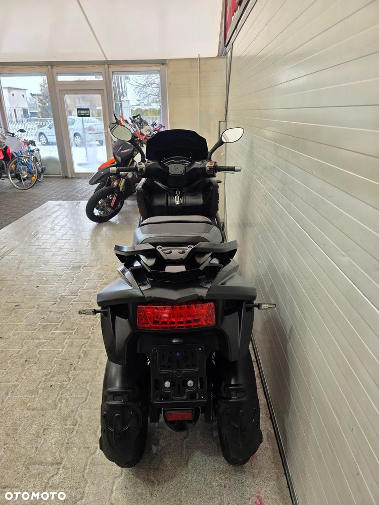 Piaggio MP-3 - 13