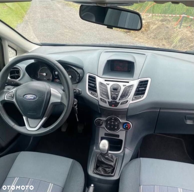 Ford Fiesta 2009 photo 2