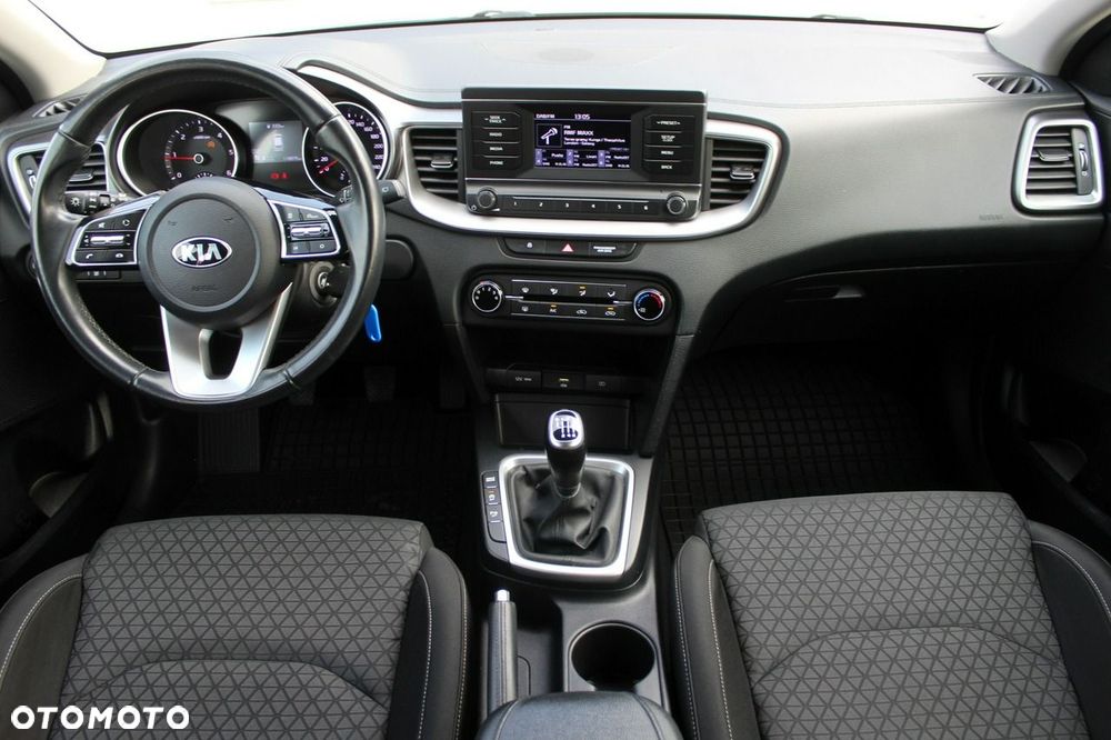 Kia Ceed 1.6 CRDi mHEV M - 10